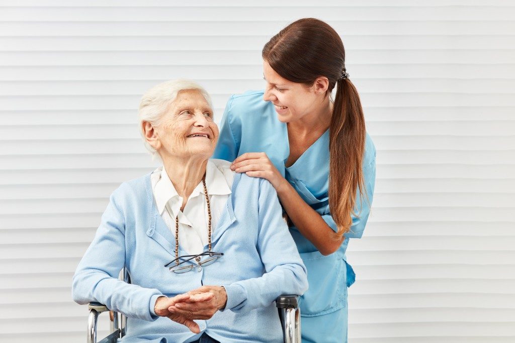 elderly with her nurse
